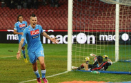 Napoli phả hơi nóng vào gáy Juventus: Scudetto, một cuộc đua giả tạo?