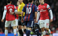 Đấm cầu thủ của Arsenal, Owen vẫn thoát án phạt