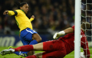 Video giao hữu: Ronaldinho sút hỏng penalty trong trận gặp Anh
