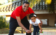 Denilson nhí nhảnh chơi đùa với con gái yêu