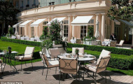 Choáng với khách sạn “ở tạm” của Becks tại Paris