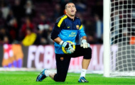Chưa thoả mãn với Villa, Wenger nhắm luôn Valdes