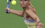 Tân số 1 'hành hạ' Sharapova ở Qatar