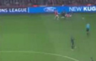 Video: Pha vào bóng nguy hiểm của Arteta đối với Mandzukic
