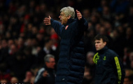 Không bị sa thải, Arsene Wenger còn được thêm tiền