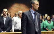 Pistorius âm mưu trốn ra nước ngoài để thoát tội