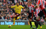 Walcott lên tiếng bảo vệ HLV Wenger