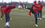Trở lại tập luyện, Rooney “chém” Vidic