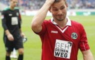 Video: Tình huống sút penalty mạnh đến chấn thương gân kheo của Szabolcs Huszti (Hannover) v Hamburger