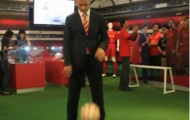 Video: Huyền thoại Liverpool, Ian Rush nhảy Harlem Shake tại Jakarta