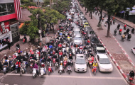 Xe máy, ô tô cá nhân tiếp tục bị siết