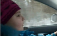 Video: Bé gái 8 tuổi lái xe 100 km/h trên đường cao tốc
