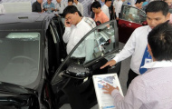 Cấm mua ôtô, xe máy bằng tiền mặt: Câu hỏi lộ trình
