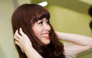 Hoàng Thùy Linh quyến rũ với tóc búp bê