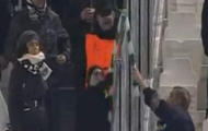 Video: 'Tình thương mến thương', CĐV Juventus & Celtic đổi khăn kỷ niệm