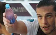 Liverpool “khó thở” khi West Ham nhất quyết trả lại Andy Carroll