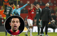 Xavi bênh vực Quỷ đỏ: Cakir quá nặng tay!