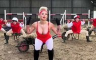 Video: Helen Flanagan quảng cáo cho Festival đua ngựa Cheltenham
