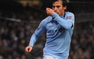 Video: David Silva tự đá bóng vào mặt mình