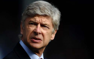 Wenger mất quyền “đi chợ”