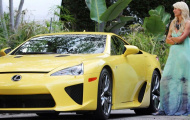 Paris Hilton trả góp để sở hữu siêu xe Lexus LFA