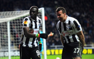 Câu chuyện đằng sau màn ăn mừng 'đập phá điên loạn' của Papiss Cisse
