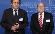 Sepp Blatter chỉ trích Michel Platini về kế hoạch “châu lục hóa EURO”