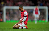 Walcott lo lắng về tương lai không có Champions League