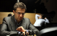 Levon Aronian dẫn đầu 'Người thách thức'