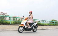 Những sai lầm của phụ nữ khi đi xe máy
