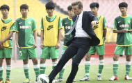 Beckham liên tục diện vest đá bóng
