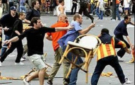 Video: Hàng trăm hooligan Newcastle điên cuồng đập phá khiến đội bóng nghiệp dư điêu đứng