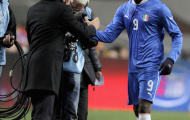 HLV Cesare Prandelli: Balotelli không phải là Riva