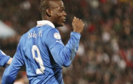 Video: Pha đánh gót cực chuẩn của Mario Balotelli (Italy) v Malta