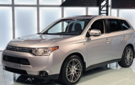 Mẫu Mitsubishi Outlander 2014 giá từ 22.995 USD