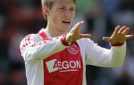 Video: Viktor Fischer tái hiện siêu phẩm Dennis Bergkamp