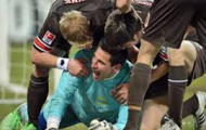 Video: Thủ môn ghi bàn như tiền đạo (Philipp Tschauner - St Pauli vs Paderborn)