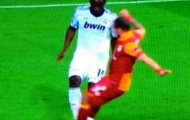 Video: Michael Essien 'dắt mũi' Wesley Sneijder dễ như bỡn