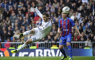 Video: Gonzalo Higuain tái hiện siêu phẩm của Zidane (Real Madrid vs Levante)