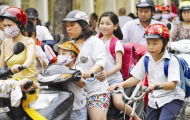 Xử phạt không đội mũ bảo hiểm cho trẻ: Thay đổi ý thức phụ huynh