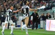 Đợi chờ Vucinic... thoát y nửa vời