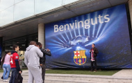 CHÙM ẢNH: Người Việt 'đột nhập' Camp Nou trước trận Barca - PSG