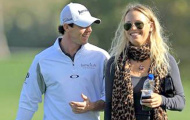 Caroline Wozniacky làm caddie cho Rory McIlroy: Hy sinh vì tình