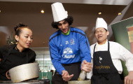 Fellaini thử làm đầu bếp