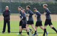 Wenger khẳng định phải tạo áp lực lên Tottenham