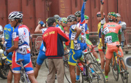 Cuộc đua xe đạp Cúp truyền hình TP.HCM 2013: Cựu HCV SEA Games bị phạt vì sự cố tàu hỏa