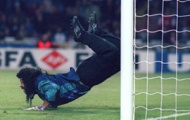 Video: Những khoảnh khắc 'điên rồ' của thủ môn huyền thoại lập dị, Rene Higuita