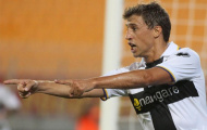Hernan Crespo “điểm huyệt” Barcelona