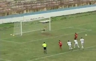 Pha bỏ lỡ penalty siêu 'dị' và ngớ ngẩn nhất từ trước đến nay
