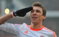 Video: Mario Mandzukic mở đầu set tennis cho Bayern